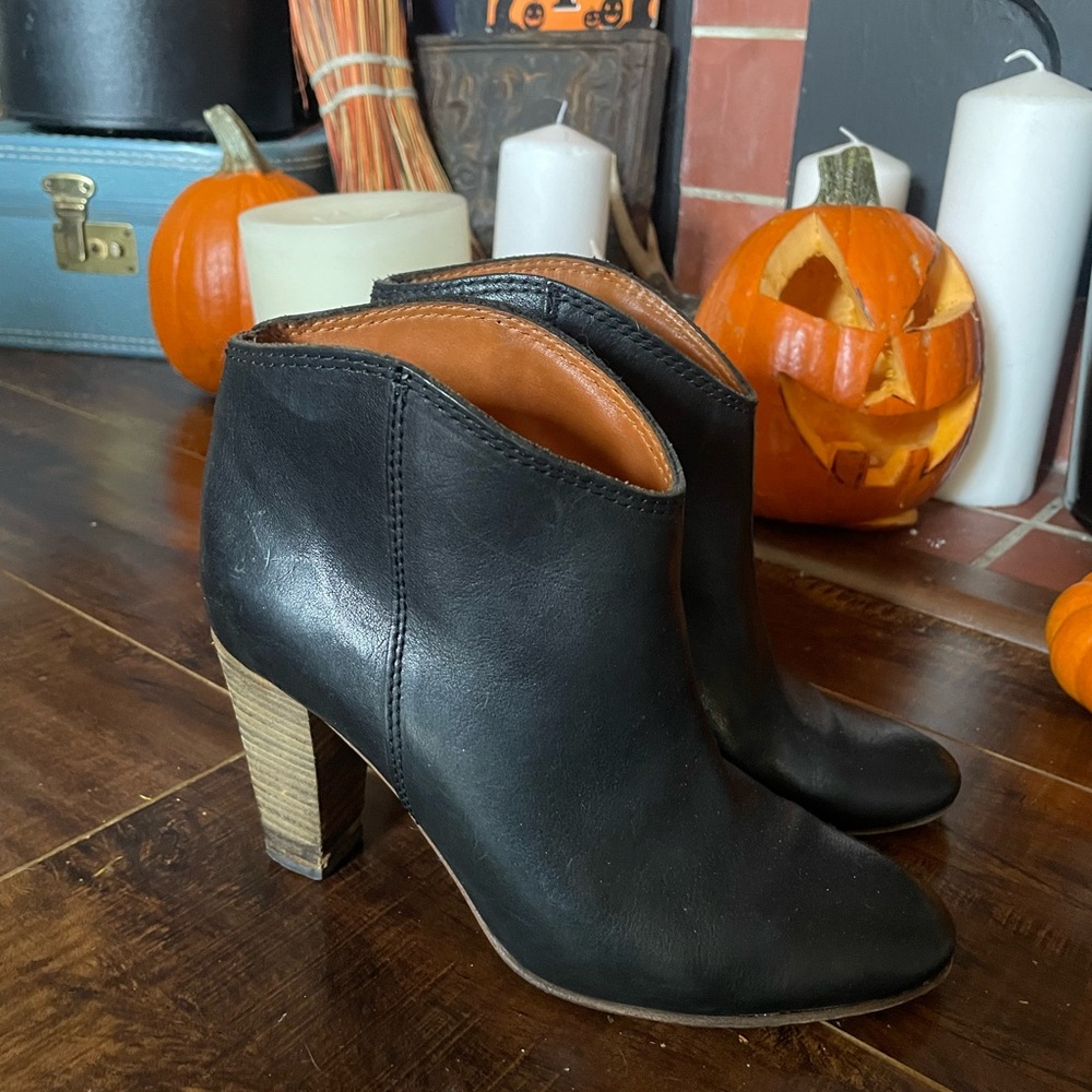 Isabel Marant leather heeled ankle bootie size 37